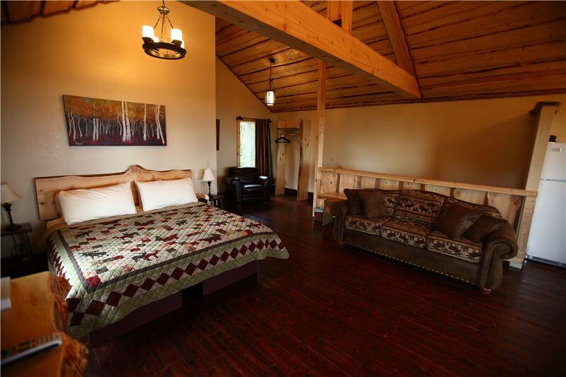 Kenai Peninsula Suites Queen Bed Accommodation in Homer Alaska